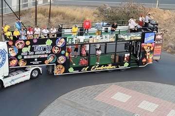 Tres carrozas anuncian por las calles de Telde el inicio del Carnaval/TA y Jesús Ruiz Mesa.